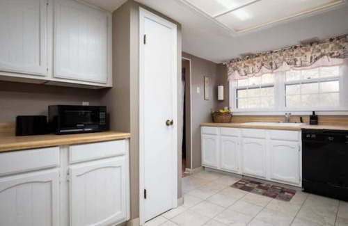 Gunter Afs House | Pet Friendly & Fast WiFi - Fresh at Forest Hills