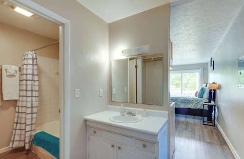 Summerlee Apartment | Pet-Friendly Fayetteville Gem Near Rafting!