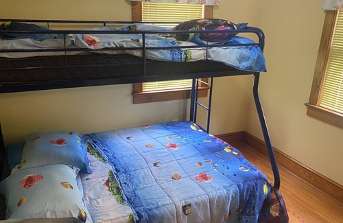 Milford House | Pet Friendly Fenced in Yard 2 Miles From DE TURF