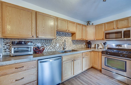 Florissant Cabin | Pet-Friendly Florissant Cabin w/Fire Pit!