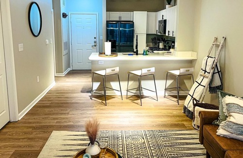 Herndon Apartment | PET Friendly | Free Parking | Dulles Airport - Boho Oasis