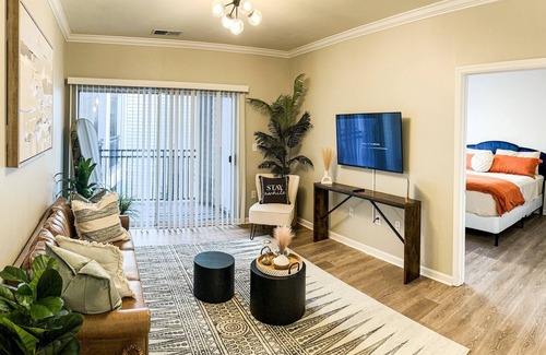 Herndon Apartment | PET Friendly | Free Parking | Dulles Airport - Boho Oasis