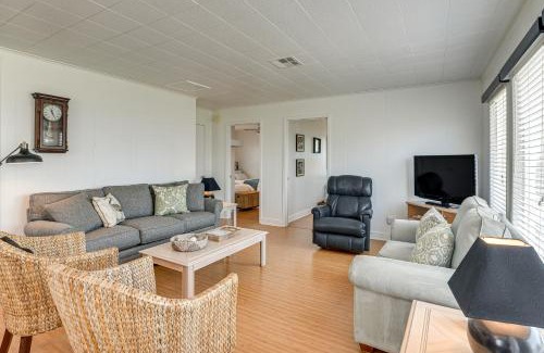 Bermuda Beach House | Pet-Friendly Galveston Home - Walk to Beaches!