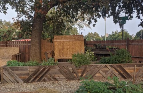 Southeastern Sacramento Apartment | Pet-Friendly Garden Oasis
