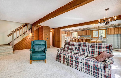 Michaywe House | Pet-Friendly Gem: Hike, Fish & Golf in Gaylord