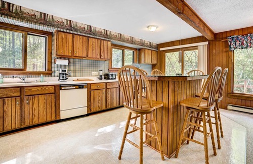 Michaywe House | Pet-Friendly Gem: Hike, Fish & Golf in Gaylord