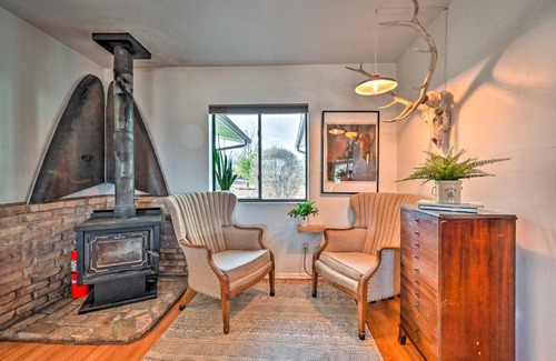 Cottonwood-Verde Village House | Pet-Friendly Gem with Treehouse 20 Mi to Sedona