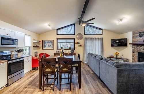 Albrightsville House | Pet friendly Getaway with Hot tub, Big Boulder, Jim Thorpe, Pocono Raceway