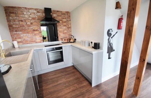 Dilham House | Pet friendly getaway - private hot tub, enclosed garden - countryside views