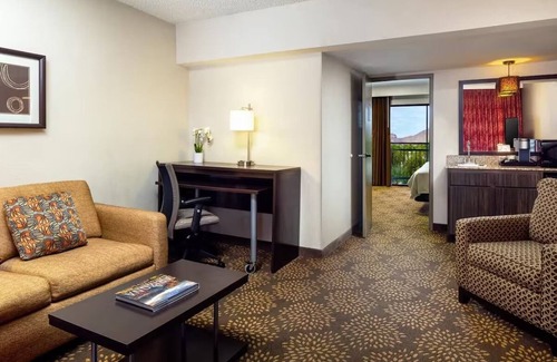 Camelback East Hotel | Pet-Friendly Getaway with Outdoor Pool and Relaxing Outdoor Space
