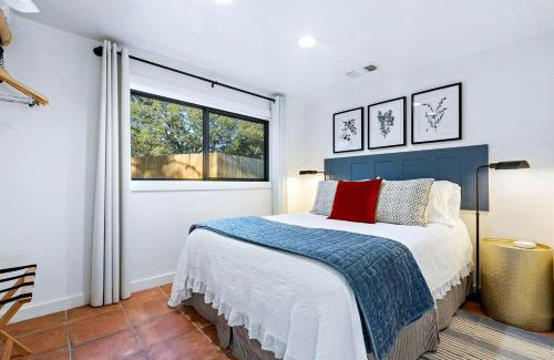 Ingram House | Pet-Friendly Glamping Cabin, with River Access in Ingram, Texas