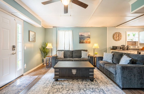 Woodstock Apartment | Pet-Friendly | Grill + Special Midweek Pricing!