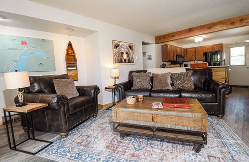 Grand Lake Apartment | Pet Friendly! Ground level 2 Bedroom Mountain Retreat