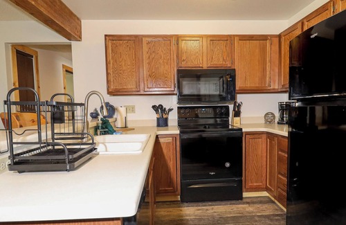Grand Lake Apartment | Pet Friendly! Ground level 2 Bedroom Mountain Retreat