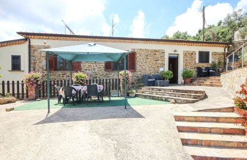 Laureana Cilento House | Pet friendly home in Laureana Cilento
