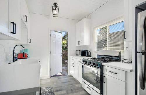 Lincoln Acres Apartment | Pet-Friendly Haven Scenic Views Near Downtown SD