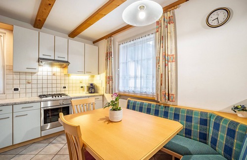 Vierschach Apartment | Pet-Friendly Holiday Apartment 'Kuenz Dolomiten Drau' with Mountain View