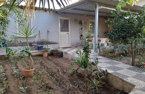 Triscina House | Pet-Friendly 'Holiday Home in Triscina' with Garden & Wi-Fi