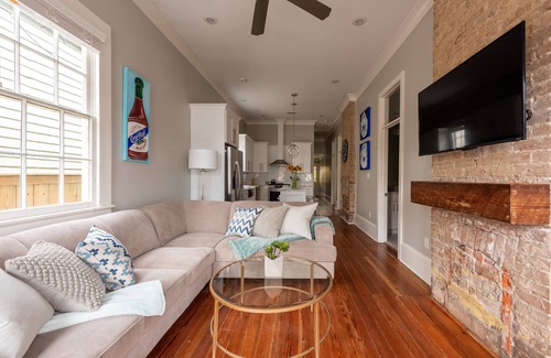 West Riverside House | Pet-Friendly Home Base in the Irish Channel