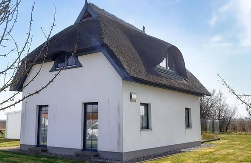 Trent House | Pet friendly home in Trent with WiFi