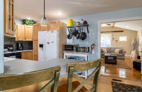 North Cape May House | Pet-friendly Home Just One Block From The Delaware Bay