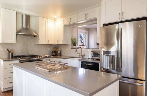 West Annapolis House | Pet-Friendly Home Near USNA Stadium with Parking