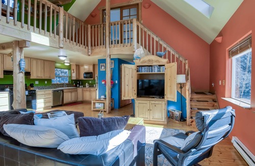 Yachats House | Pet Friendly Home on a Secluded Wooded Lot only 4 Blocks to the Beach
