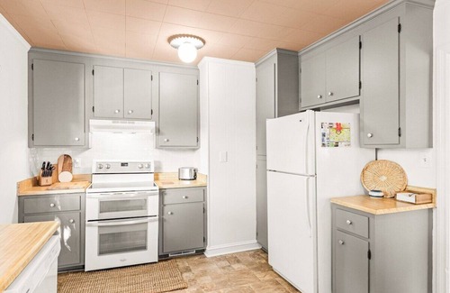 Morehead City House | Pet Friendly Home Close to Bogue Sound - Fenced Yard - Morehead City