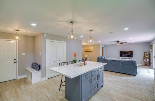Westbury House | Pet-Friendly Home w/Deck - 6 Mi to NRG Stadium!