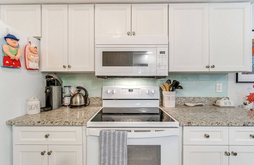 South Venice House | Pet-Friendly Home w/Pool, Close to Venice Beaches