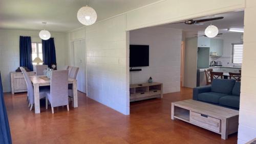 Woorim House | Pet Friendly home walking distance to Surf Beach - North St, Woorim