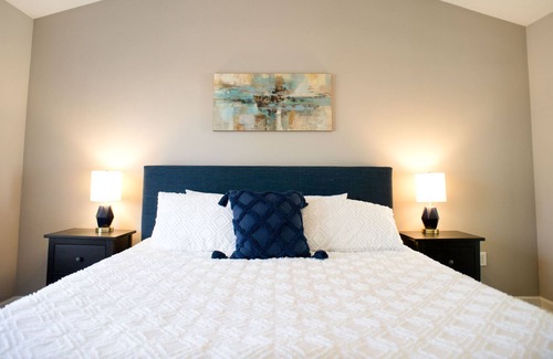 Oakley House | Pet Friendly Home With Hot Tub 5 Mins to Biltmore