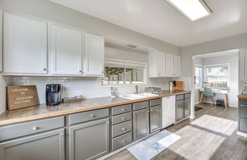 Aberdeen Cottage | Pet-Friendly Hoquiam Cottage Near River Access!