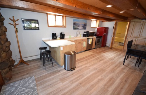 Lake Fenton House | Pet friendly house on all sports Lake Fenton, minutes away from downtown.