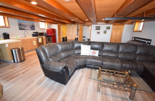 Lake Fenton House | Pet friendly house on all sports Lake Fenton, minutes away from downtown.