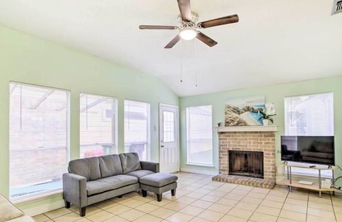 Clodine House | Pet-Friendly Houston Home, 18 Mi to Downtown!