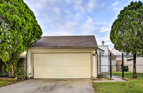 Clodine House | Pet-Friendly Houston Home, 18 Mi to Downtown!