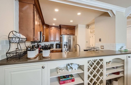 Littleton House | Pet Friendly I Fireplace I King Bed I Littleton