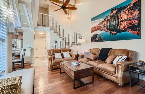 Littleton House | Pet Friendly I Fireplace I King Bed I Littleton