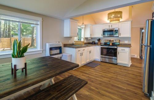 Kalkaska House | Pet-Friendly Kalkaska Cottage on Lake Crawford!