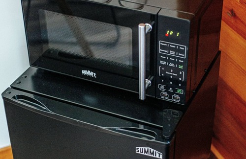 Afton Apartment | Pet-Friendly King Suite w/Desk & Smart Entry