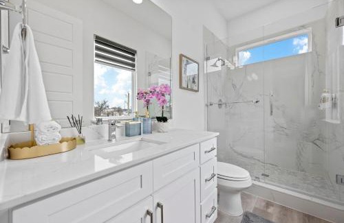 Dallas Apartment | Pet-Friendly l Brand New Space l Downtown