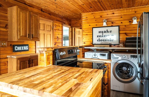 Lake Geneva House | Pet Friendly Lake Geneva Getaway for 6!