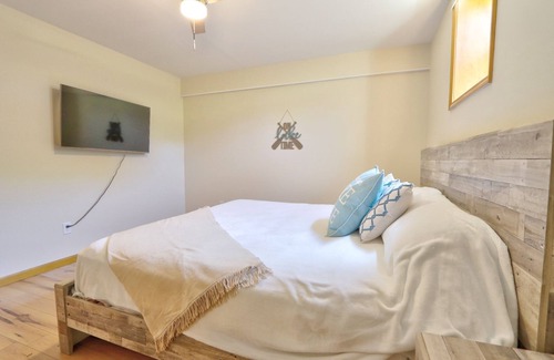Himrod House | Pet friendly lake house with 7 bedrooms 3 masters, movie theatre, and game room!
