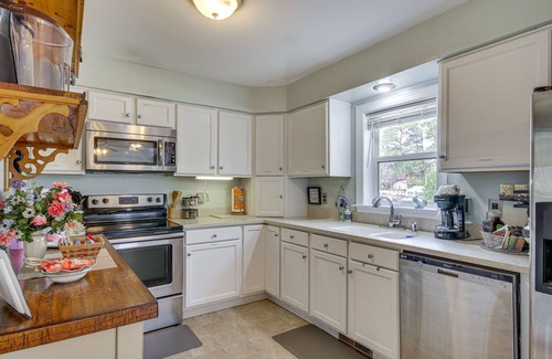 Leesville House | Pet-Friendly Lakehouse: View Tower + Fire Pit!