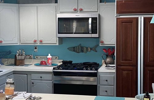 Reedville House | Pet friendly Large waterfront w private beach on three acres. Sleeps 15.