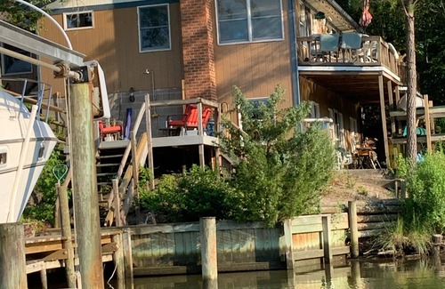 Reedville House | Pet friendly Large waterfront w private beach on three acres. Sleeps 15.