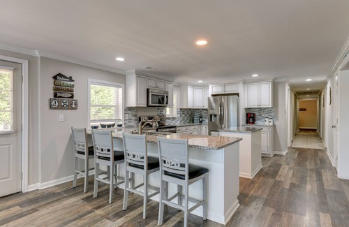 Southmont House | Pet-Friendly Lexington Vacation Rental on Lake!