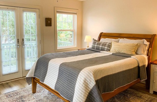 Eastport Apartment | Pet-friendly Loft in popular Eastport on 2nd Floor
