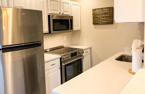 Eastport Apartment | Pet-friendly Loft in popular Eastport on 2nd Floor